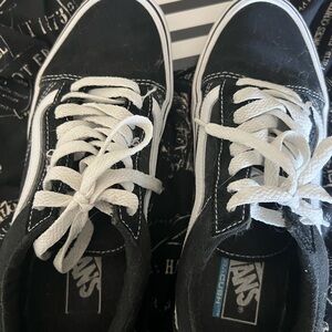 Vans Womans Ultra Cush Black and White Sneakers 9.5 so cute